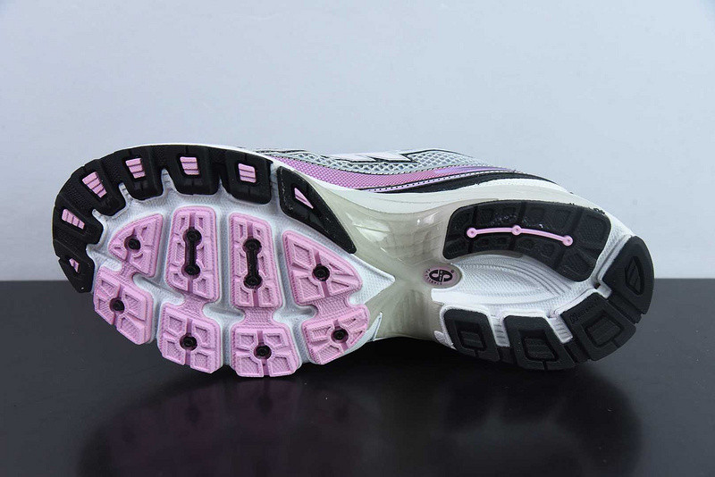 NEW BALANCE SNEAKER
