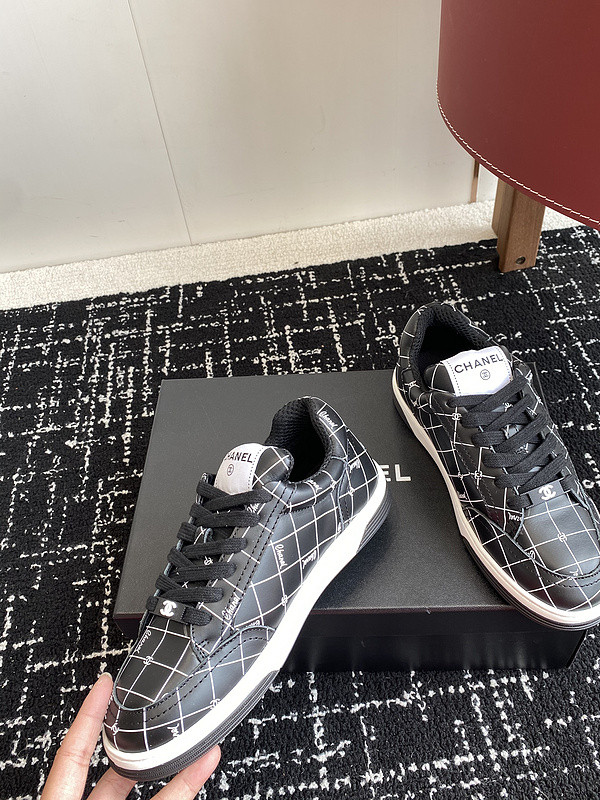 Ch**el sneaker