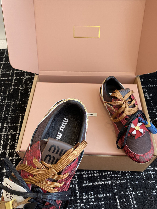 M1um1u sneaker
