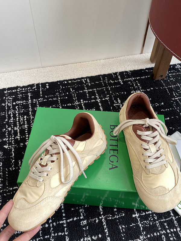 b0tt*ga Ven*ta sneaker
