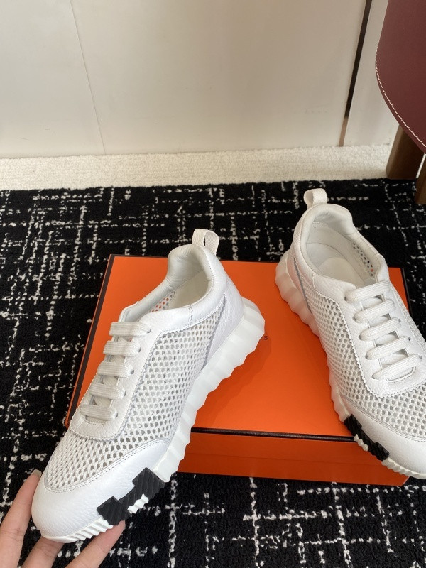 H**me5 sneaker