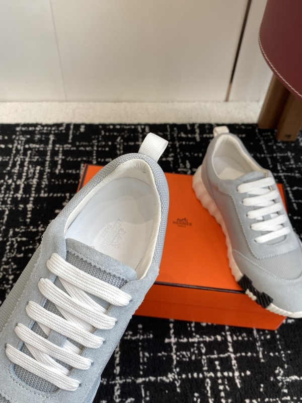 H**me5 sneaker