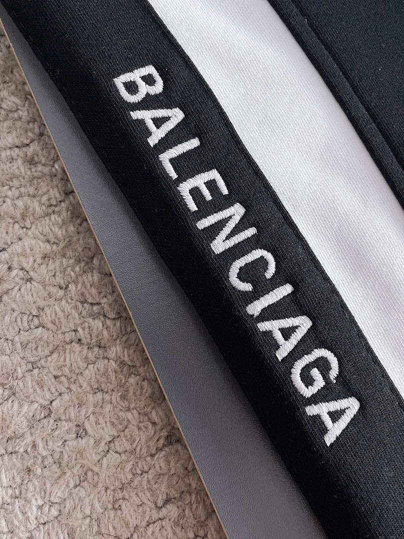 Ba1en*iaga Clothes