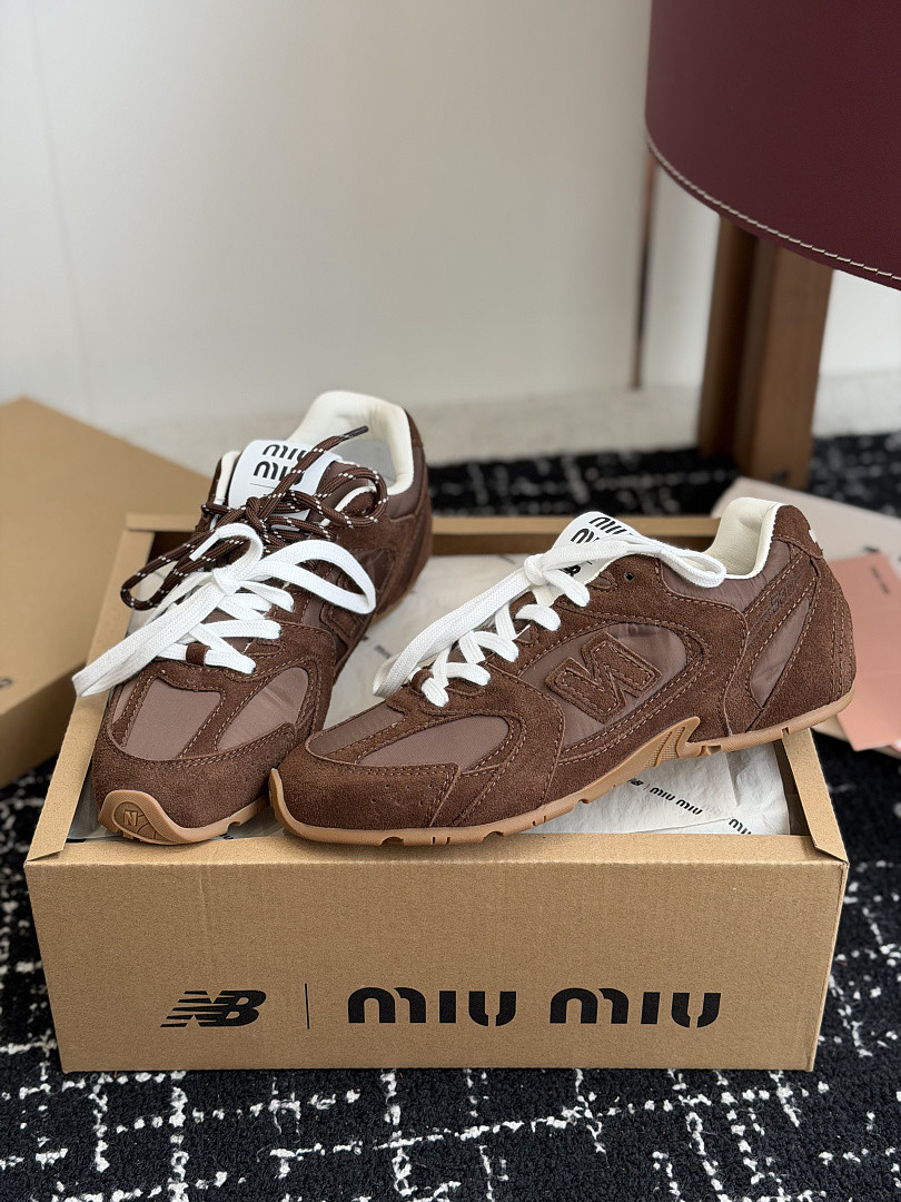 M1um1u SNEAKER