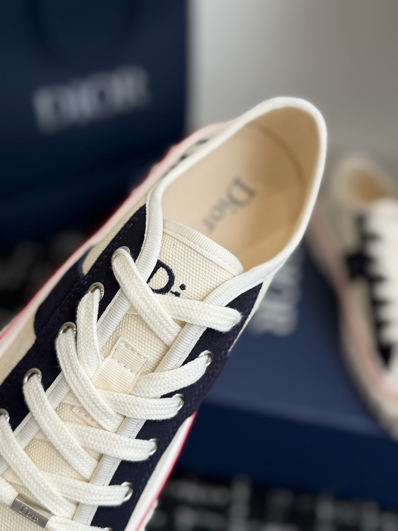DIO* SNEAKER