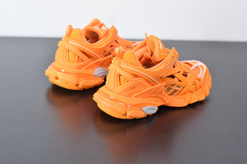 bc track sneaker