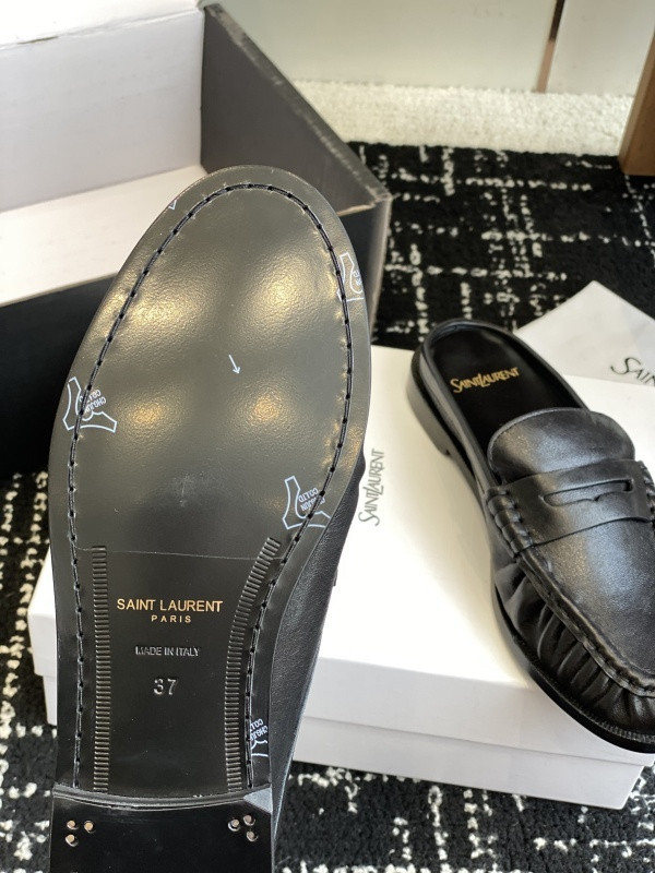 Sa1nt Lau*nt sneaker