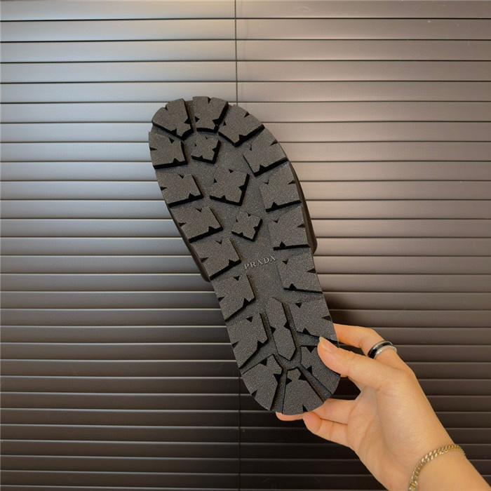 pra*a sandals