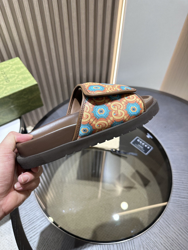 g*u*i sandals