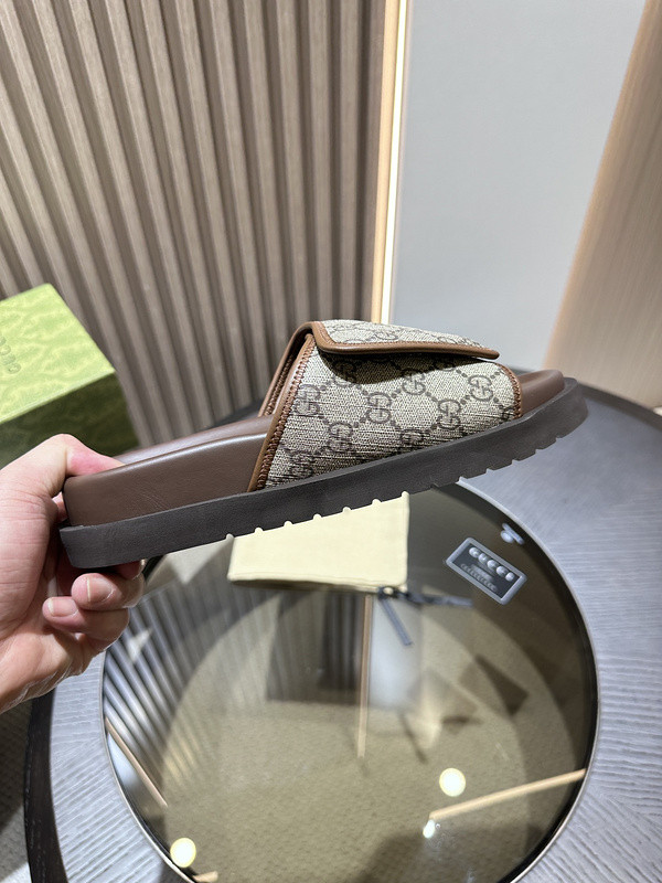 g*u*i sandals