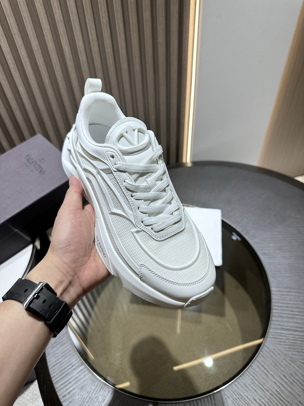 Va1e*ntin0 sneaker