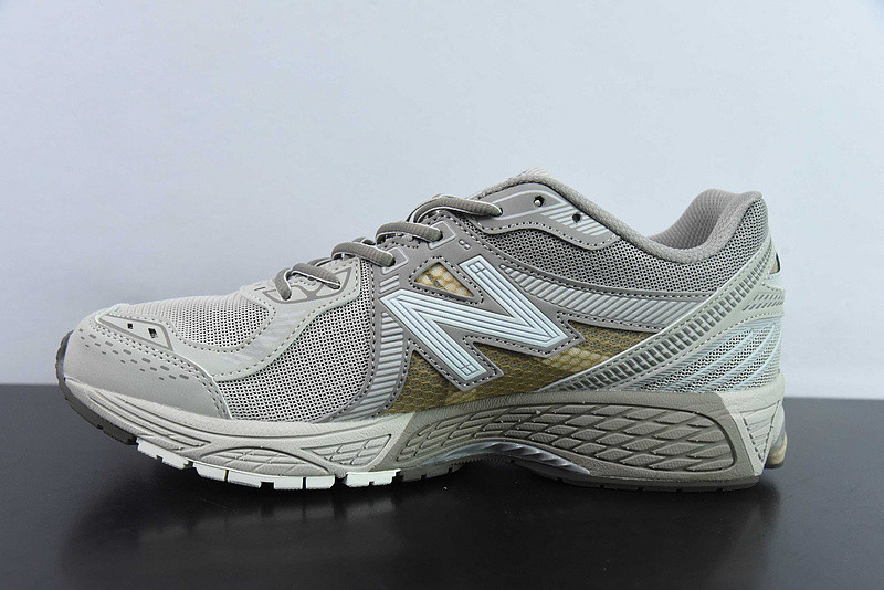 NEW BALANCE SNEAKER