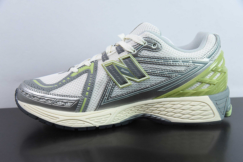 NEW BALANCE SNEAKER