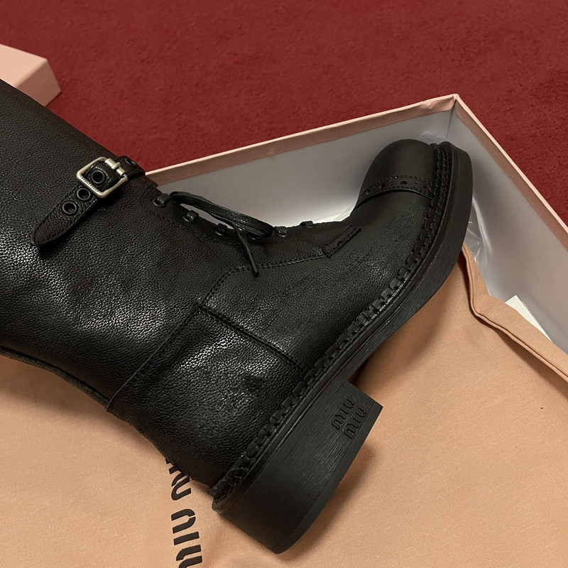 M1um1u sneaker