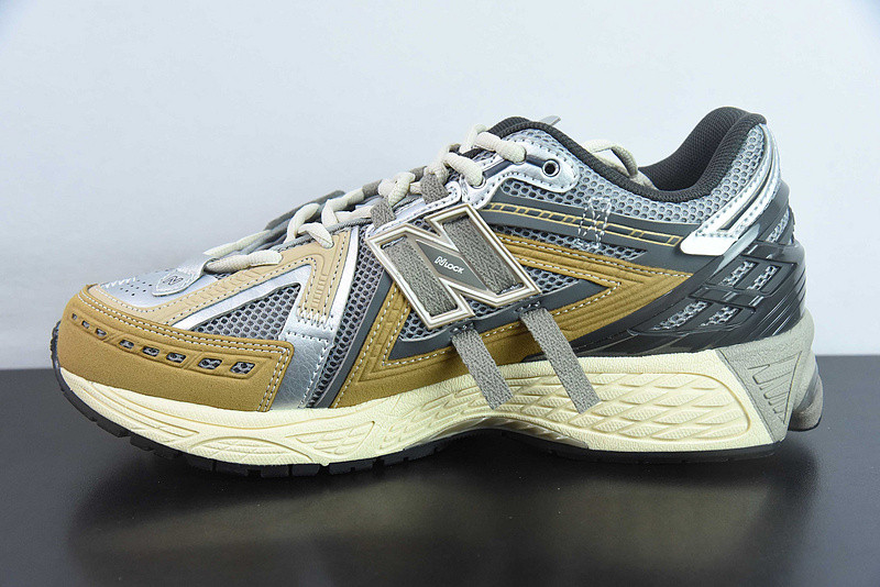 NEW BALANCE SNEAKER