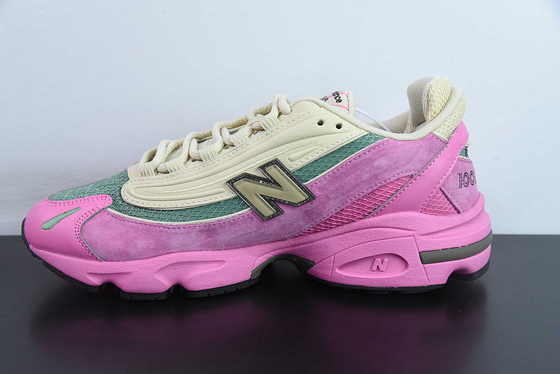 NEW BALANCE SNEAKER