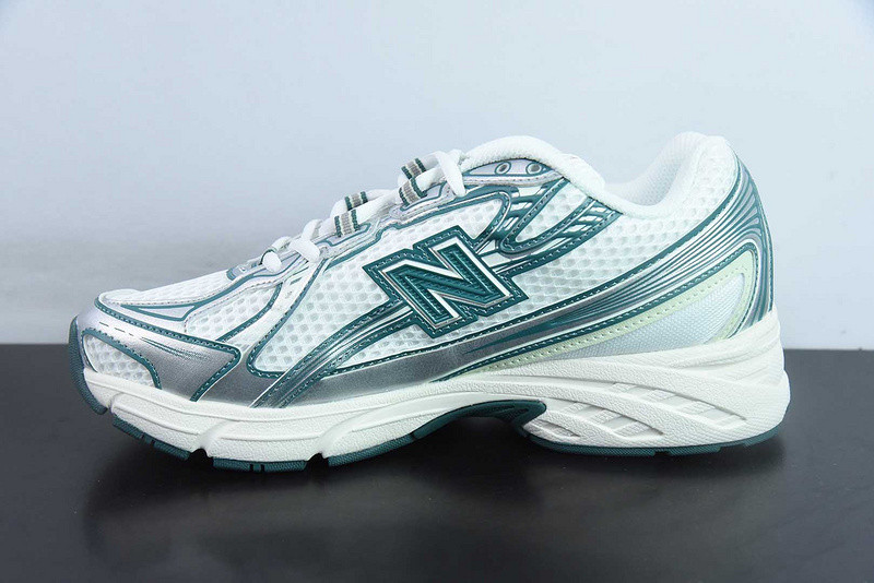 NEW BALANCE SNEAKER