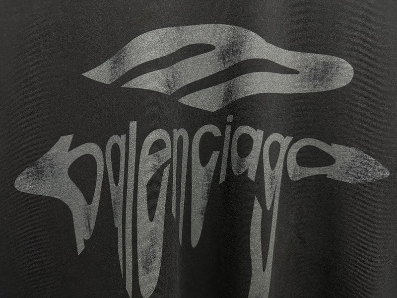 Ba1en*iaga clothes