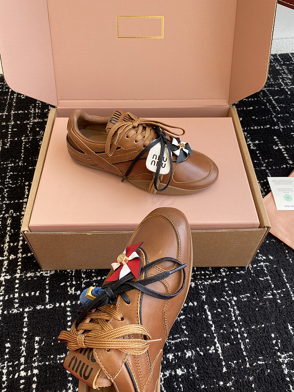 M1um1u sneaker