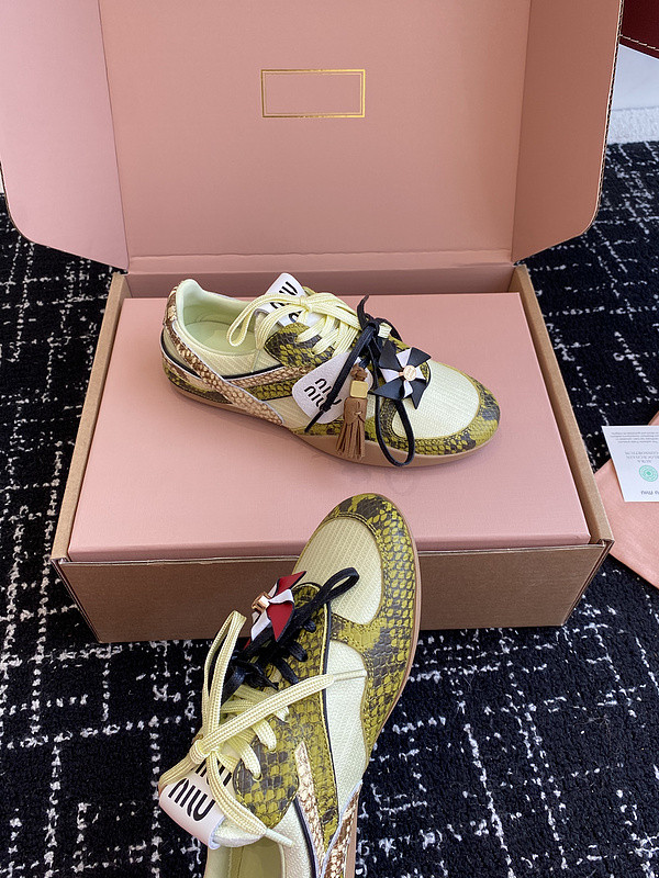 M1um1u sneaker