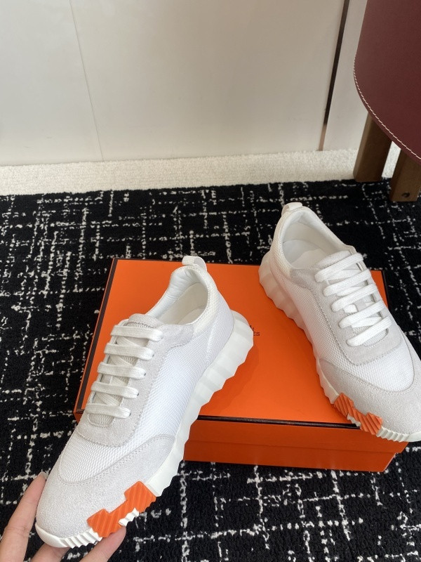 H**me5 sneaker