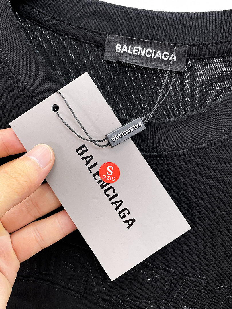 Ba1en*iaga Clothes