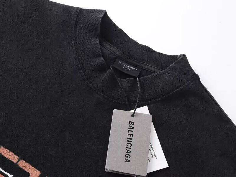 Ba1en*iaga clothes