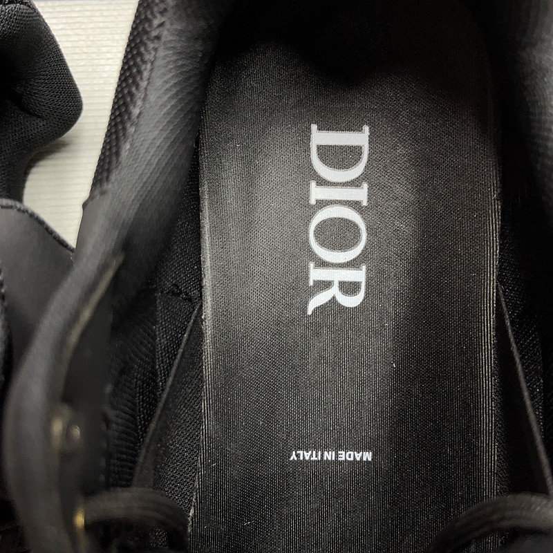 dio* sneaker