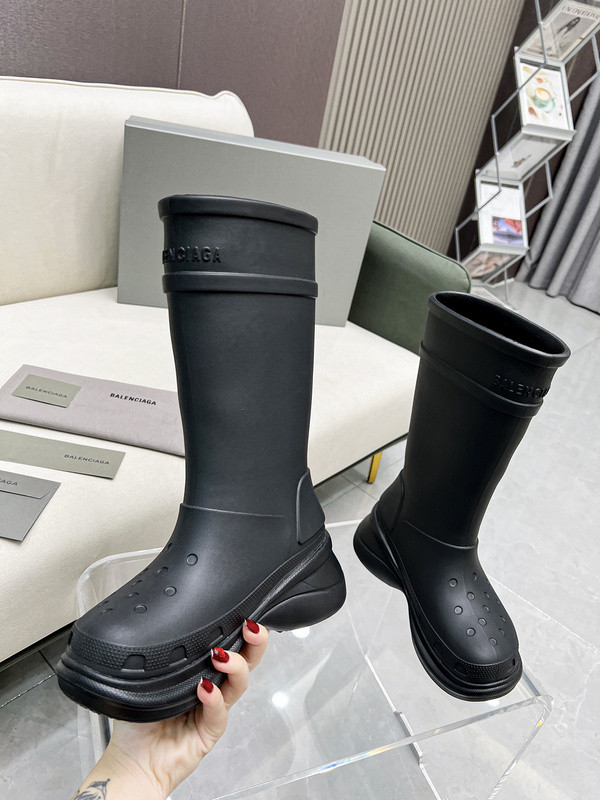 Cr*0*s™ boot in black