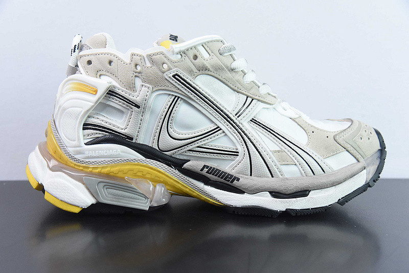 Ba*len*cia*ga runner sneaker clean