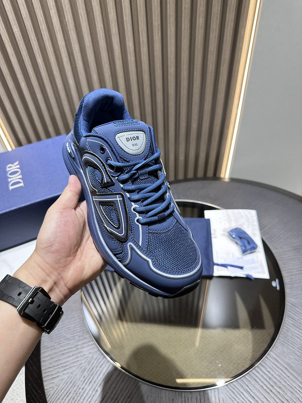 dio* sneaker