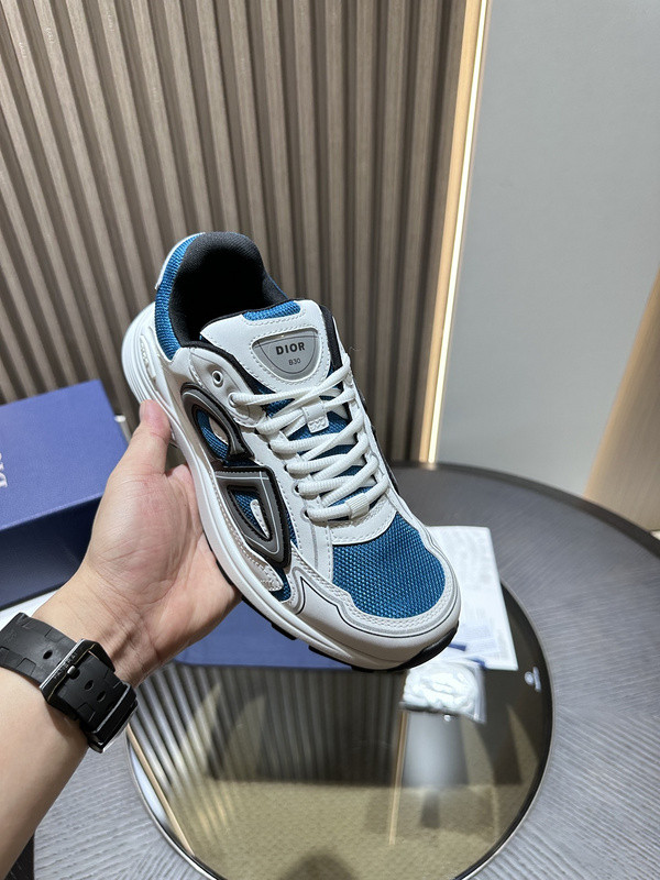 dio* sneaker