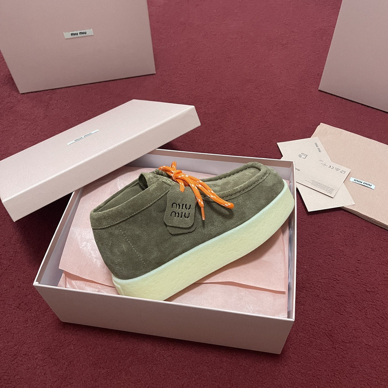 M1um1u sneaker
