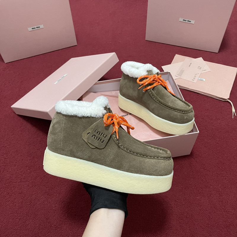 M1um1u sneaker