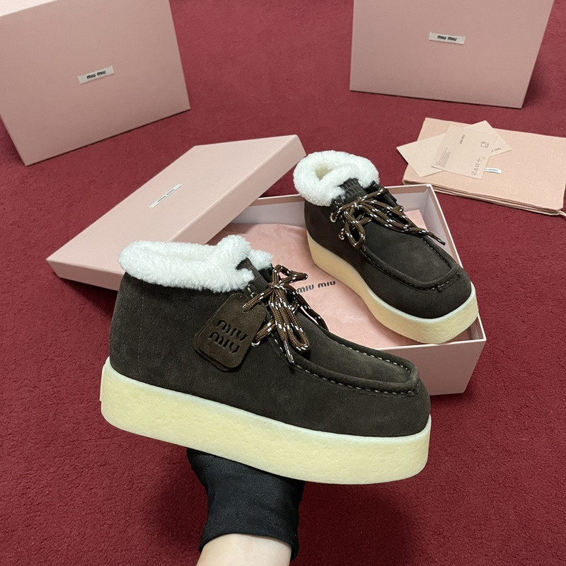 M1um1u sneaker