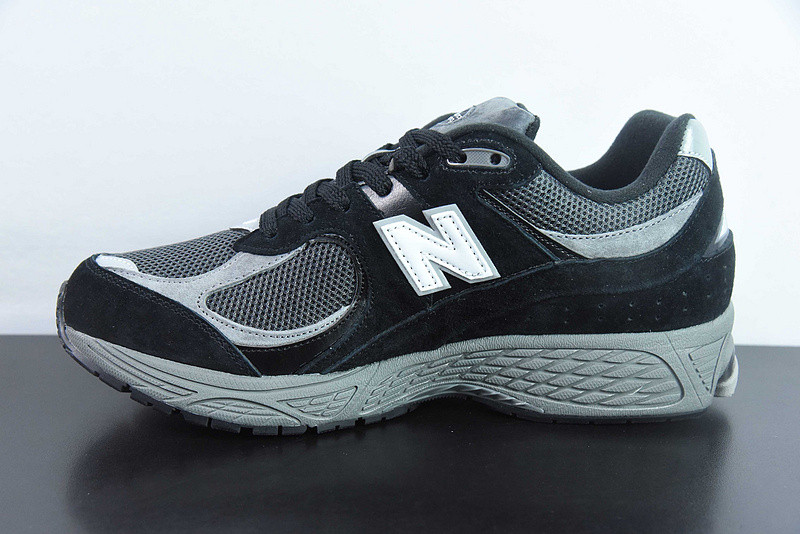 NEW BALANCE SNEAKER