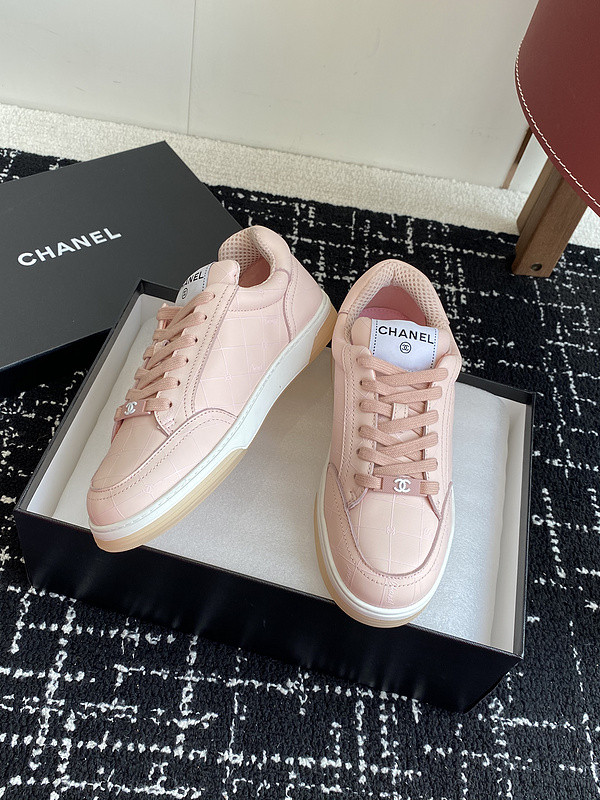 Ch**el sneaker