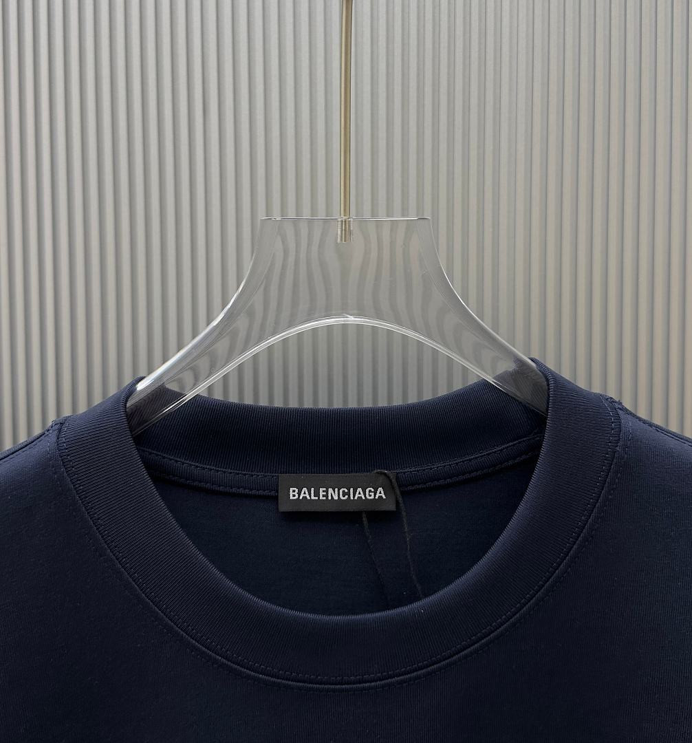 Ba1en*iaga Clothes