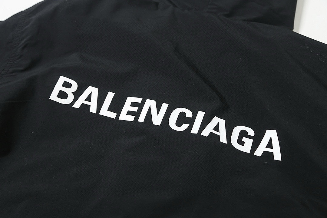 Ba1en*iaga Clothes