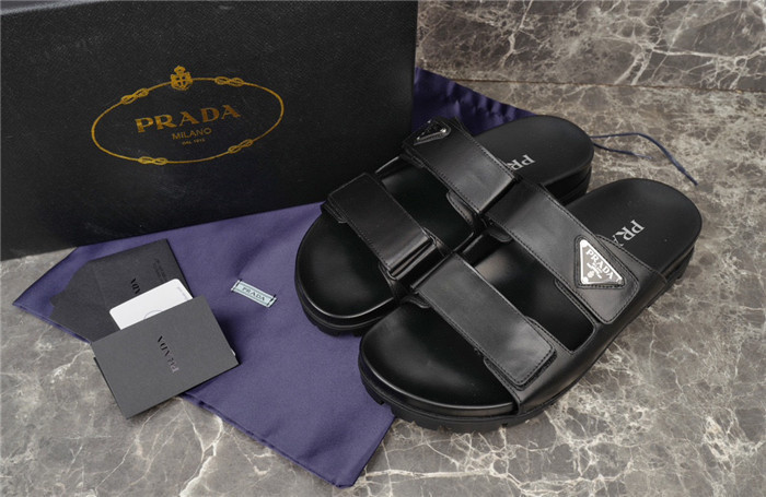 pra*a sandals