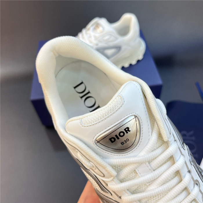 dio* sneaker