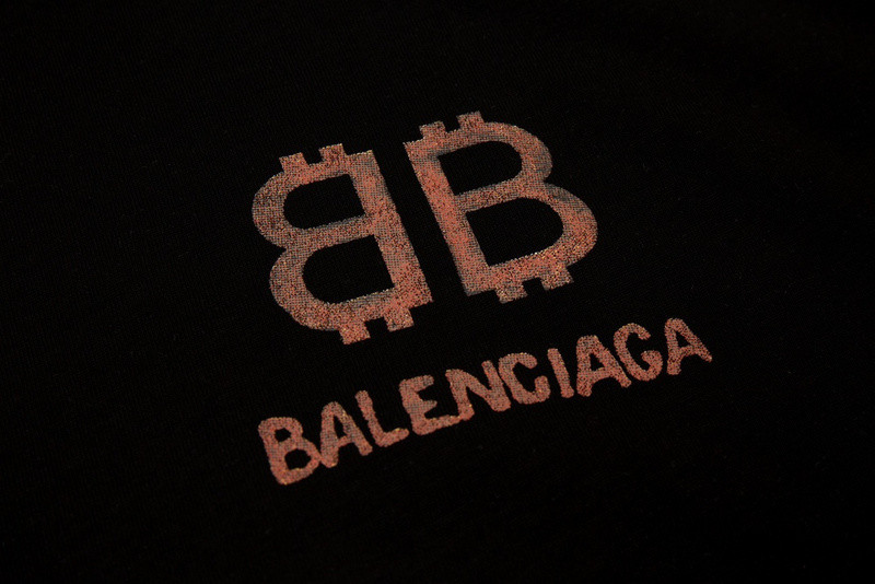 Ba*len*cia*ga clothes