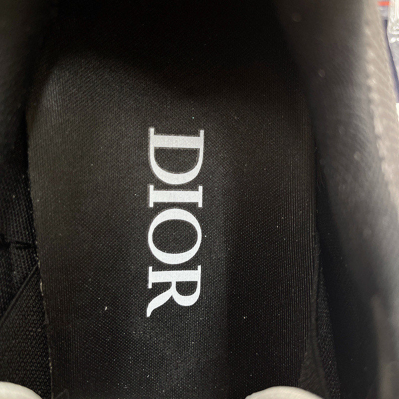 dio* sneaker