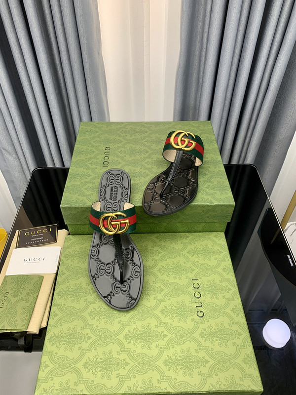 g*u*i sandals
