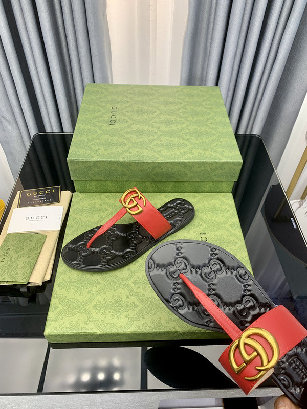 g*u*i sandals