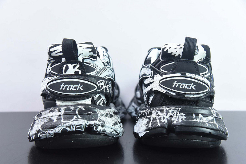 bc track sneaker