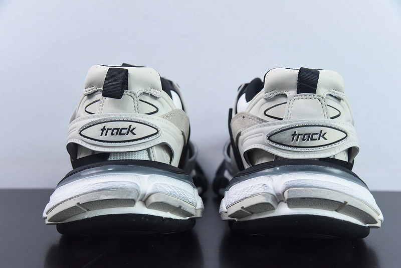 bc track sneaker