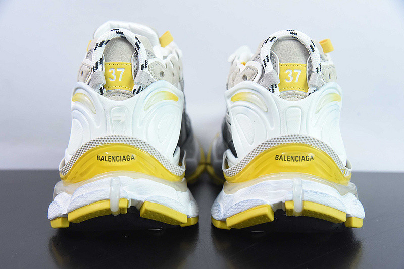 Ba*len*cia*ga runner sneaker dirty