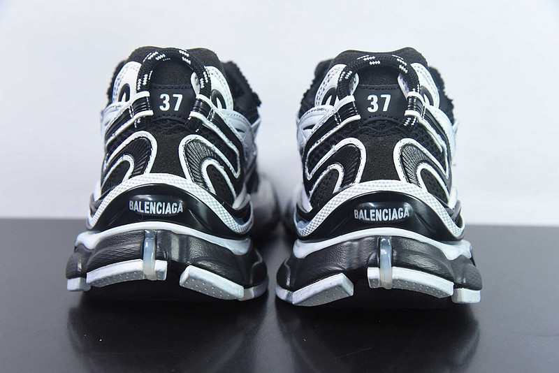 Ba*len*cia*ga runner sneaker