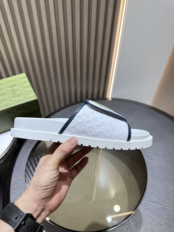 g*u*i sandals